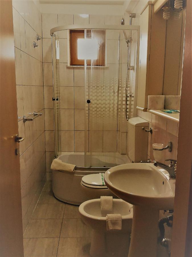 Hotel Veneto Timişoara Buitenkant foto