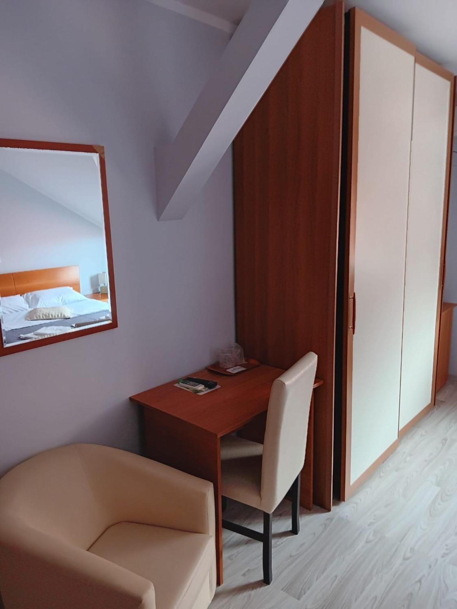 Hotel Veneto Timişoara Buitenkant foto
