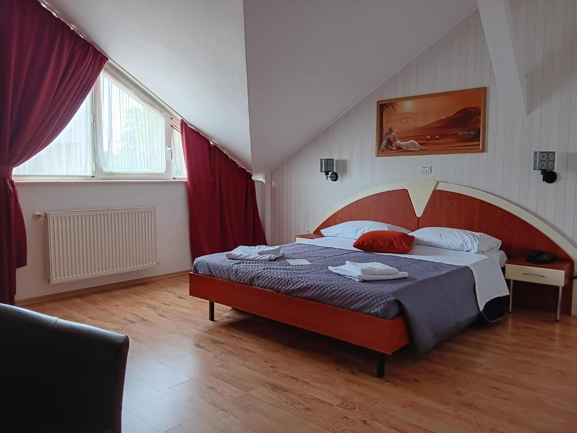 Hotel Veneto Timişoara Buitenkant foto