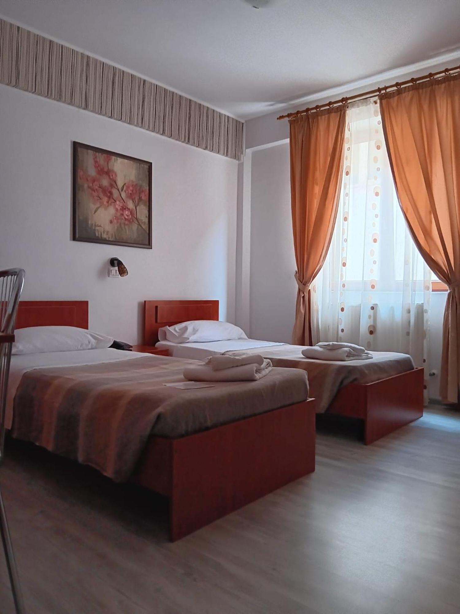 Hotel Veneto Timişoara Buitenkant foto