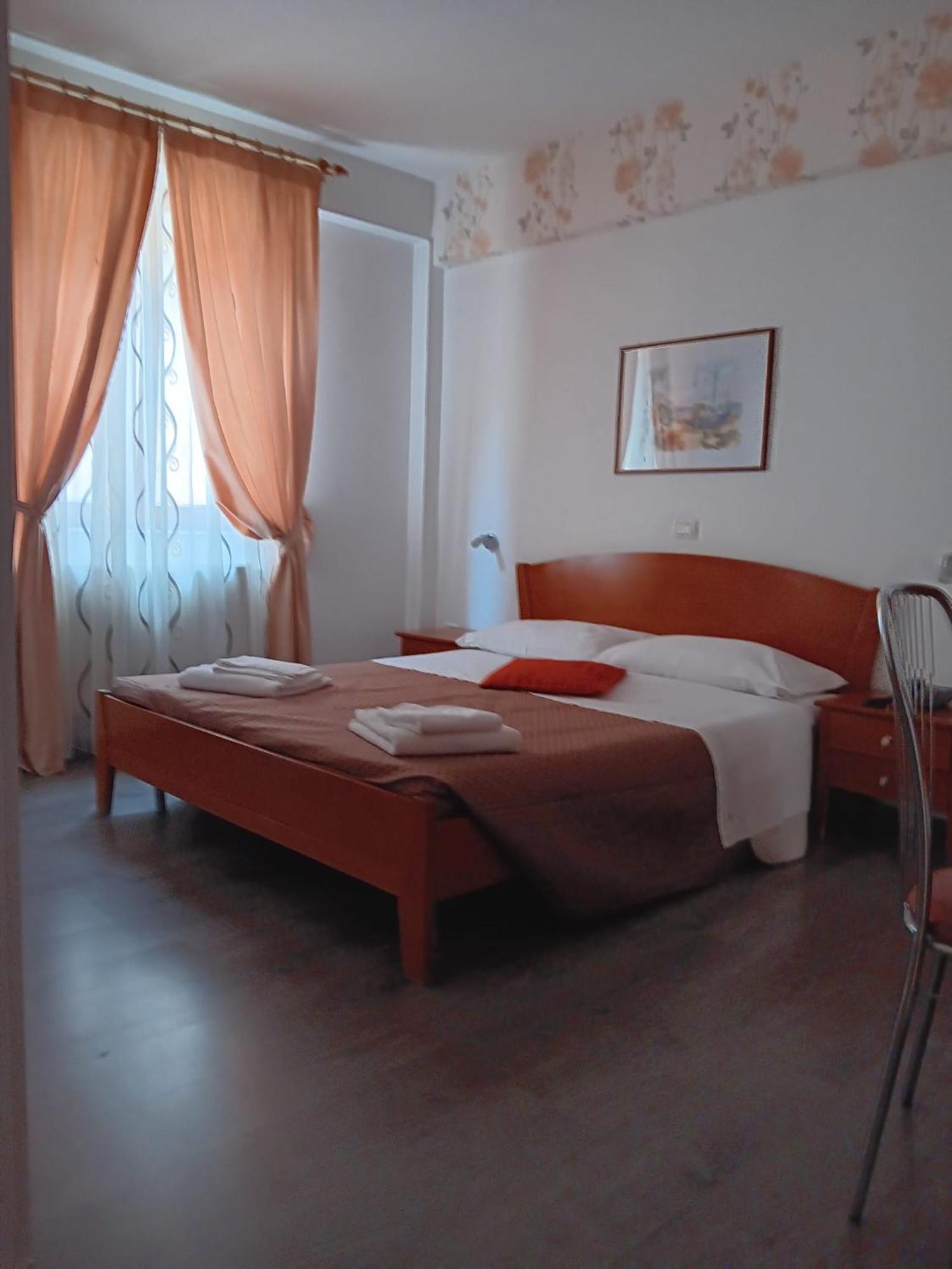 Hotel Veneto Timişoara Buitenkant foto