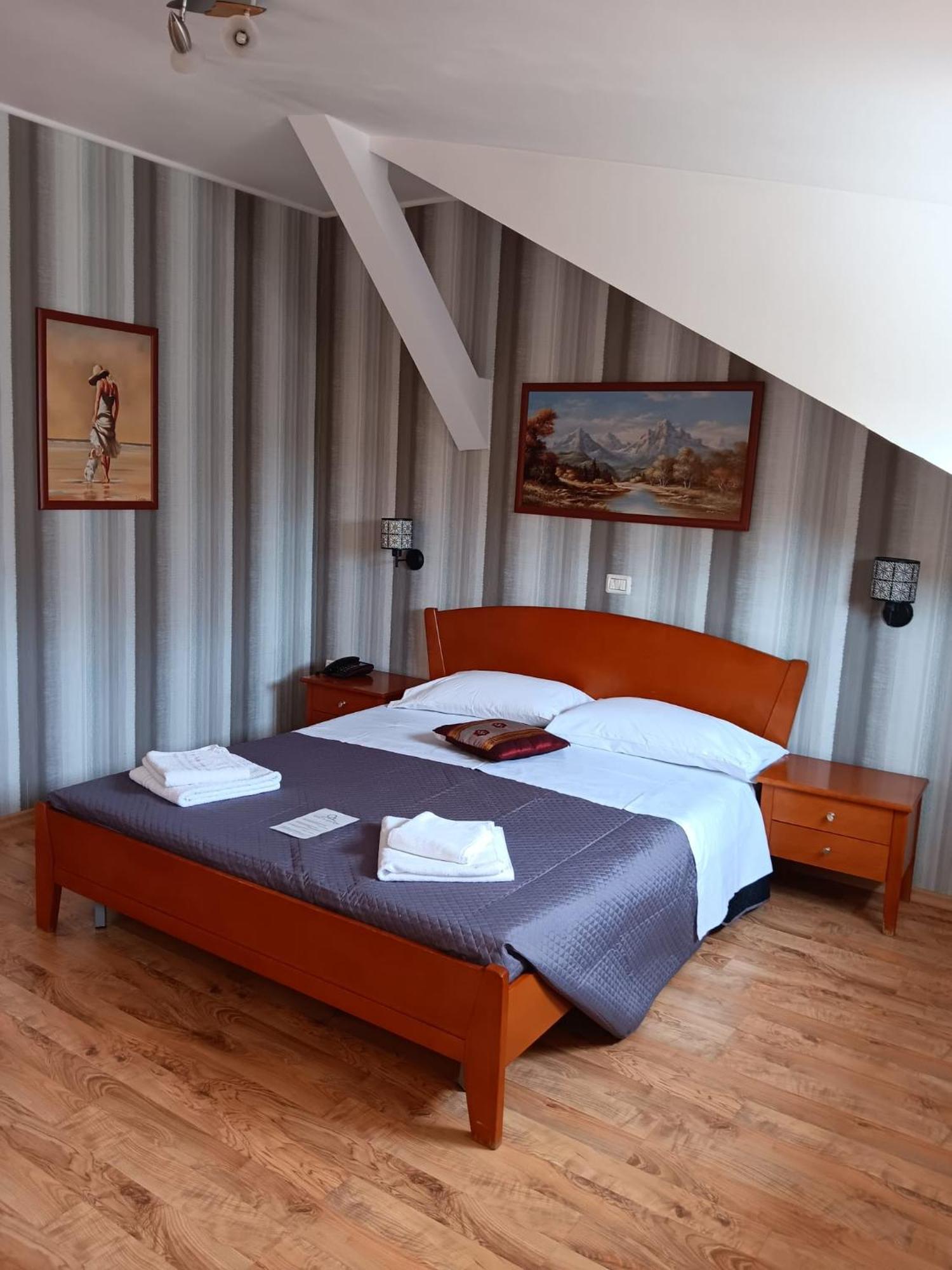 Hotel Veneto Timişoara Buitenkant foto