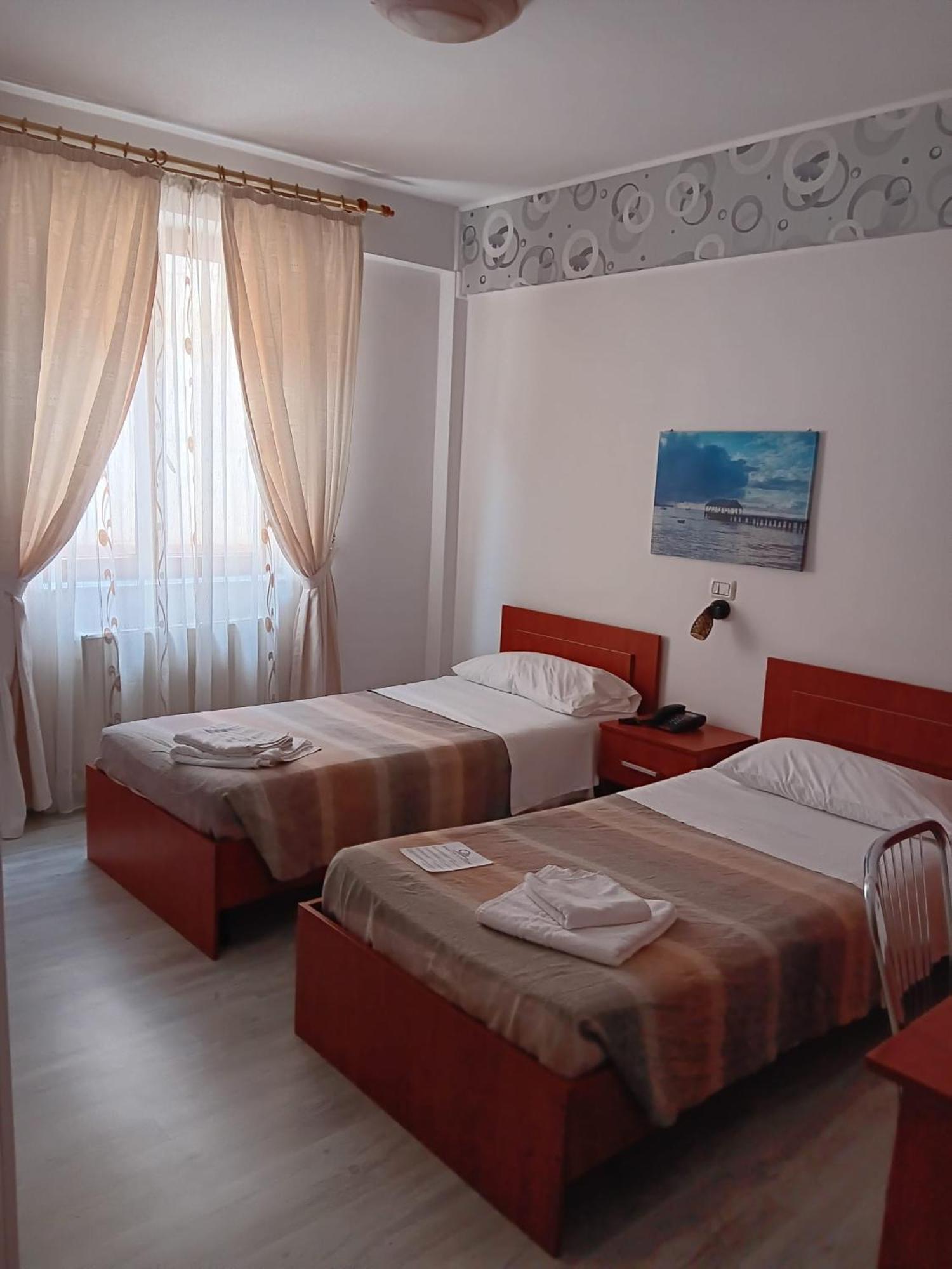 Hotel Veneto Timişoara Buitenkant foto
