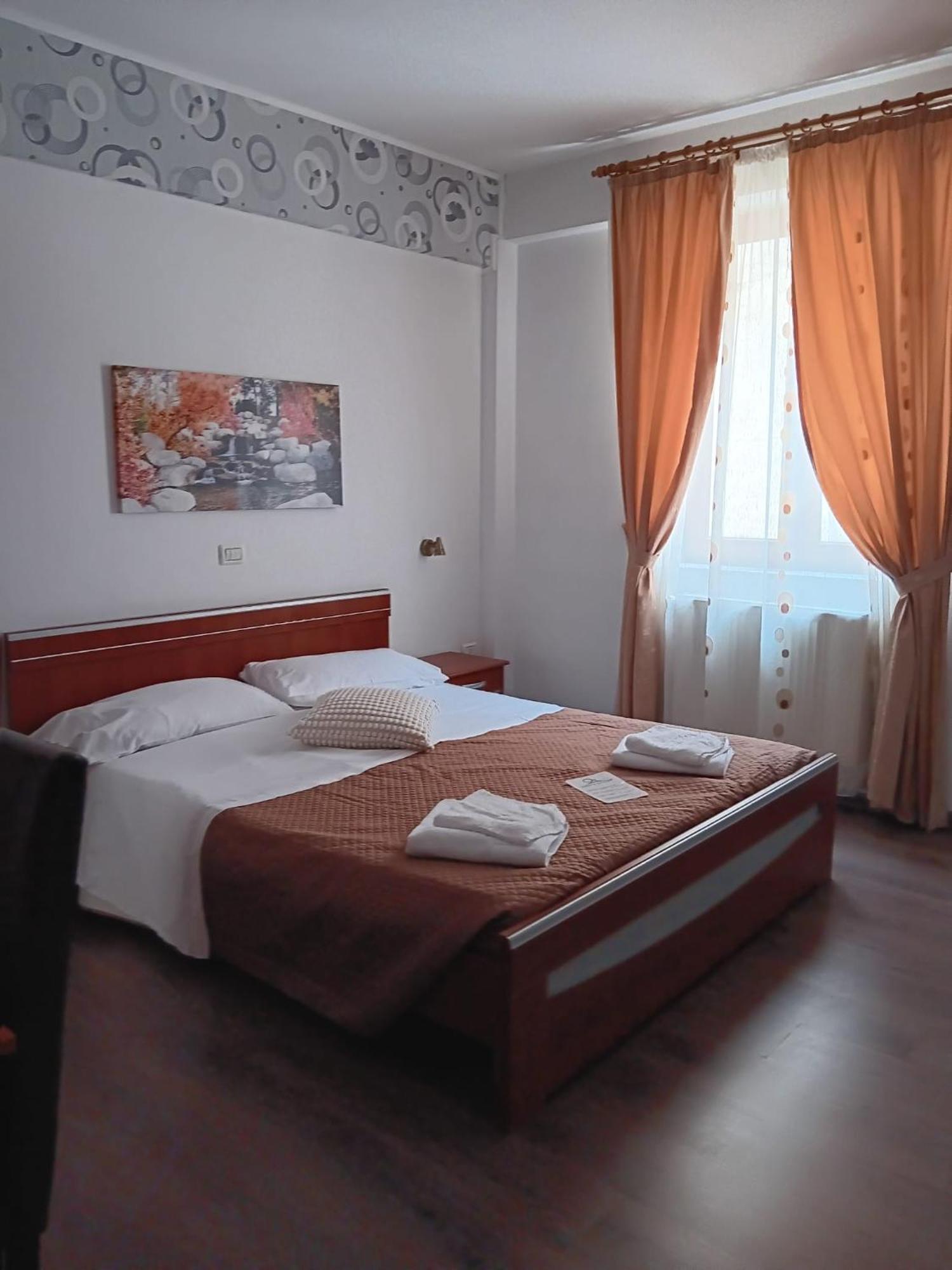 Hotel Veneto Timişoara Buitenkant foto
