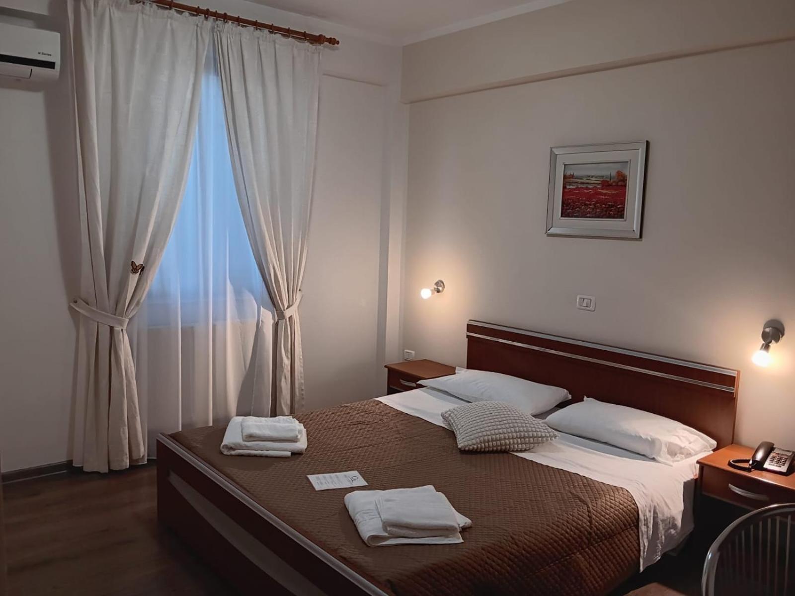 Hotel Veneto Timişoara Buitenkant foto